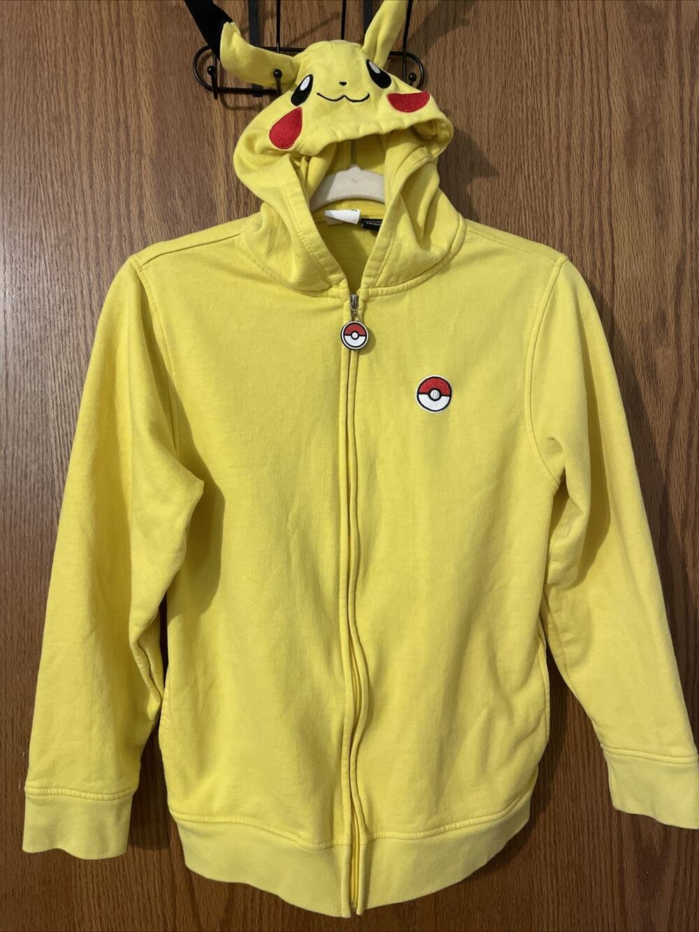 Pokémon Pikachu Hoodie Jacket Youth Sz Large Full Zip up Yellow Sweatshirt